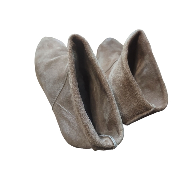 7.5 Trackers tan booties - Picture 6 of 6